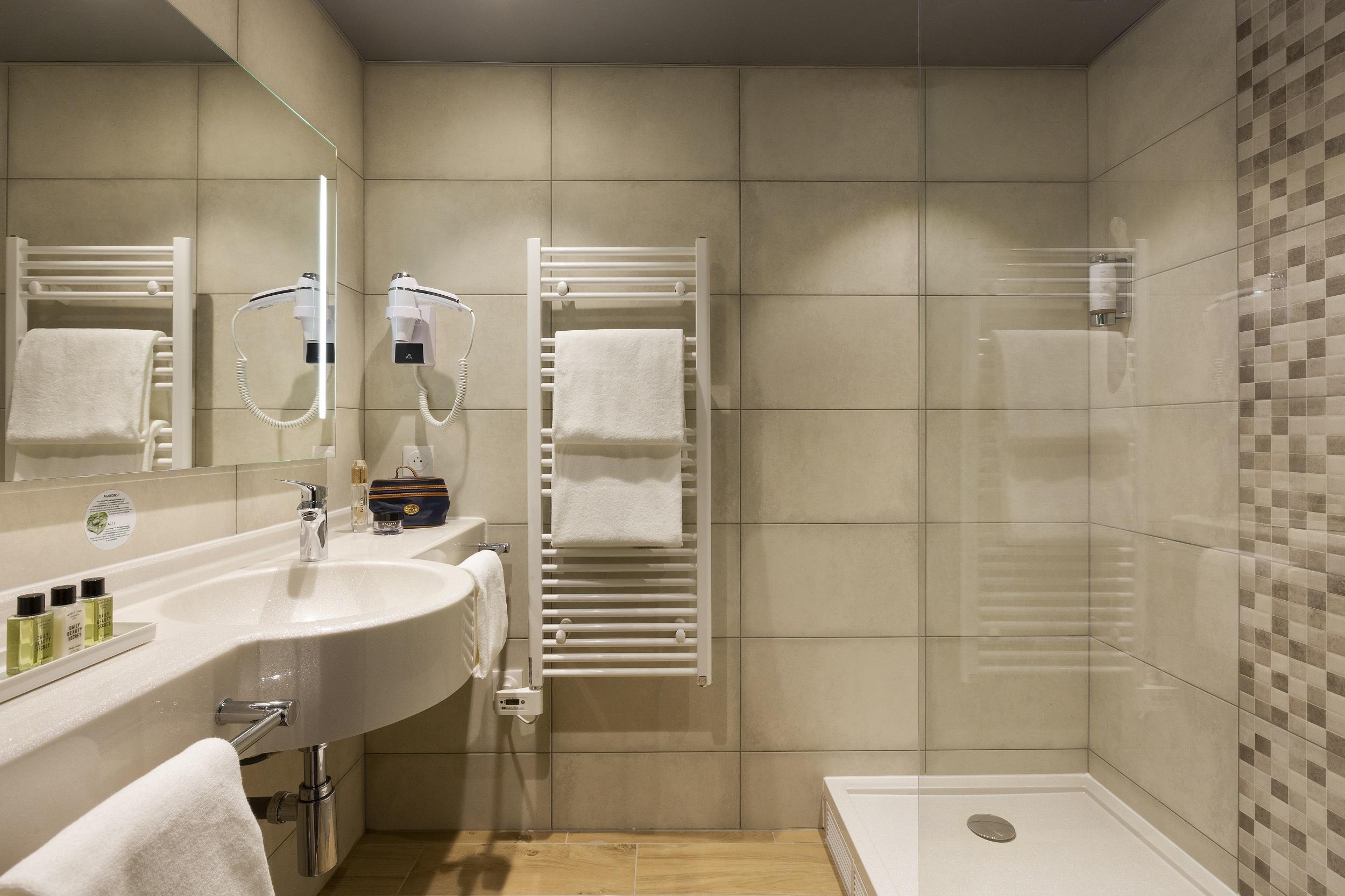 Hotel Roi Soleil Prestige Plaisir - St Quentin Buitenkant foto