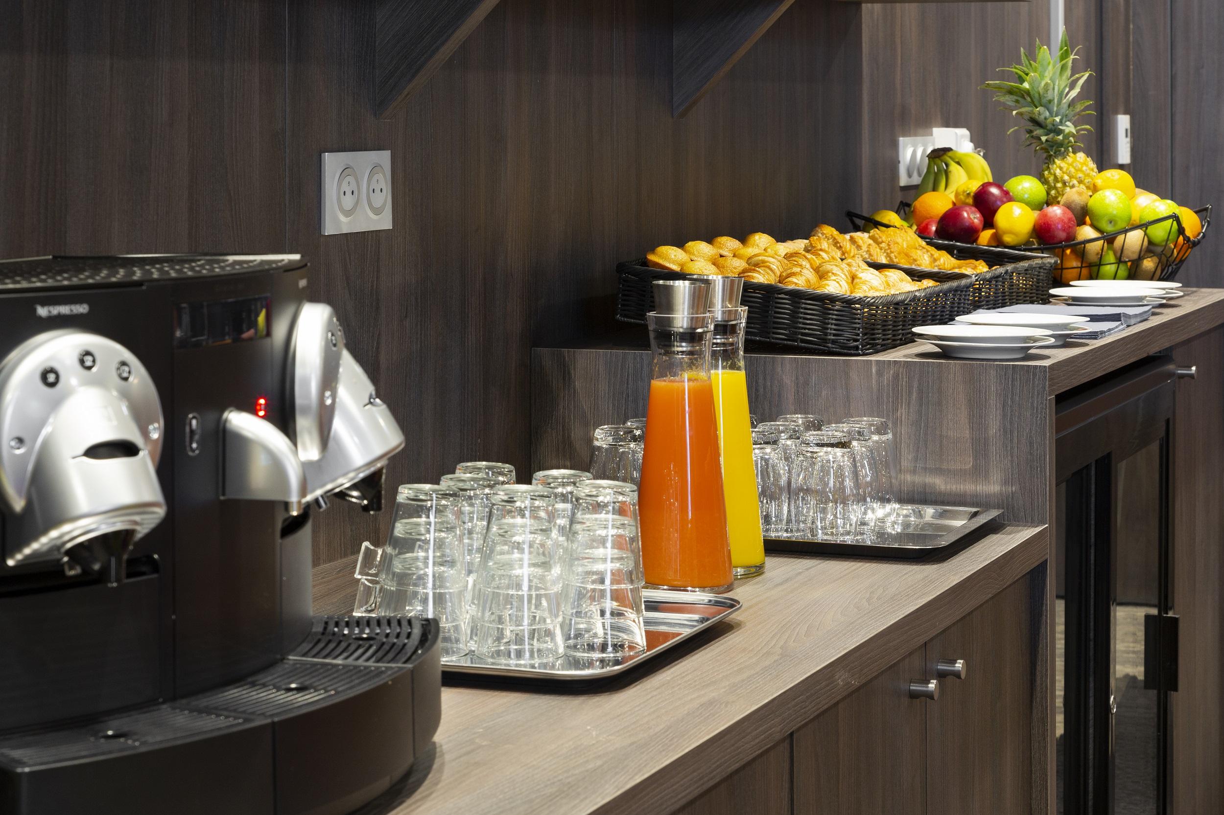Hotel Roi Soleil Prestige Plaisir - St Quentin Buitenkant foto